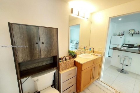Condominio en alquiler en Miami Beach, Florida, 2 dormitorios, 90.67 m2 № 1932650 - foto 5