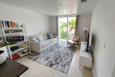 Condominio en alquiler en Miami Beach, Florida, 2 dormitorios, 90.67 m2 № 1932650 - foto 16