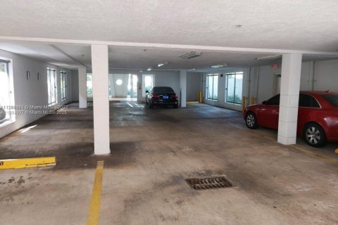 Condominio en alquiler en Miami Beach, Florida, 2 dormitorios, 90.67 m2 № 1932650 - foto 12