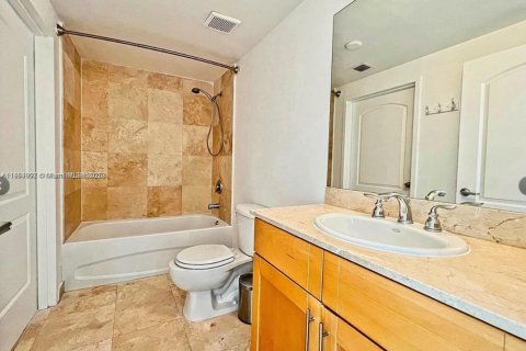 Condominio en alquiler en Miami Beach, Florida, 2 dormitorios, 90.67 m2 № 1932650 - foto 10