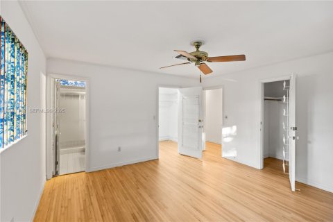 Снять в аренду виллу или дом в Корал-Гейблс, Флорида 4 спальни, 190.82м2, № 1990665 - фото 30