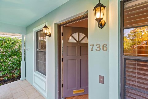 Снять в аренду виллу или дом в Корал-Гейблс, Флорида 4 спальни, 190.82м2, № 1990665 - фото 5