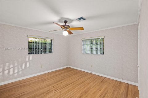 Снять в аренду виллу или дом в Корал-Гейблс, Флорида 4 спальни, 190.82м2, № 1990665 - фото 26