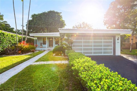 Снять в аренду виллу или дом в Корал-Гейблс, Флорида 4 спальни, 190.82м2, № 1990665 - фото 3