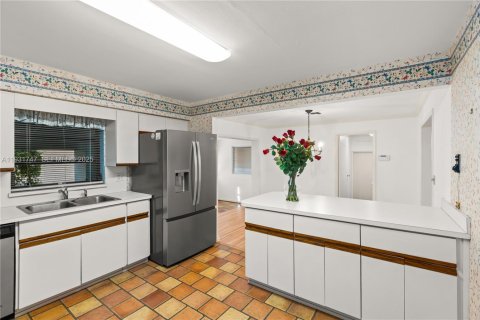 Снять в аренду виллу или дом в Корал-Гейблс, Флорида 4 спальни, 190.82м2, № 1990665 - фото 19