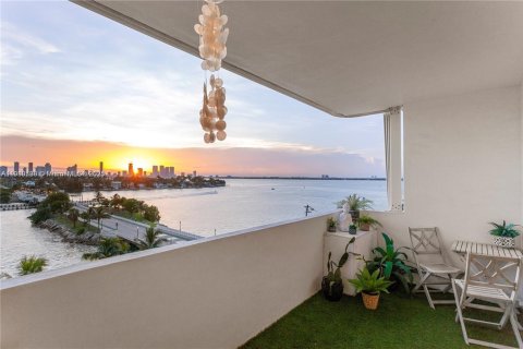 Copropriété à louer à Miami Beach, Floride: 1 chambre, 79.06 m2 № 1965978 - photo 1
