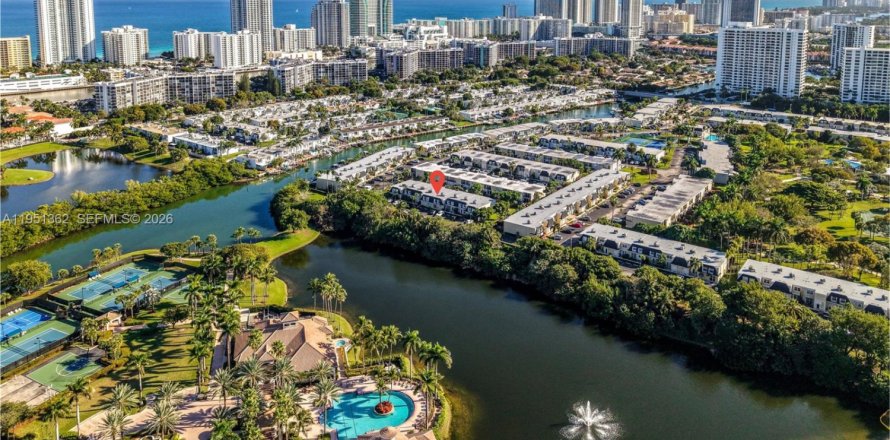 Touwnhouse à Hallandale Beach, Floride 3 chambres, 193.52 m2 № 2005989