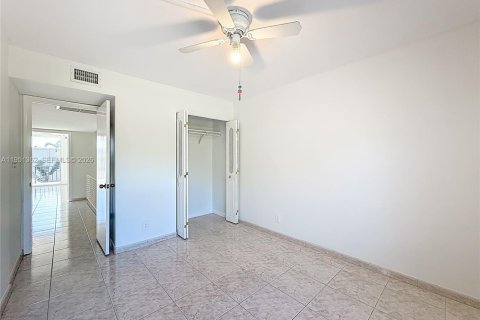 Touwnhouse à vendre à Hallandale Beach, Floride: 3 chambres, 193.52 m2 № 2005989 - photo 18