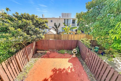 Touwnhouse à vendre à Hallandale Beach, Floride: 3 chambres, 193.52 m2 № 2005989 - photo 22