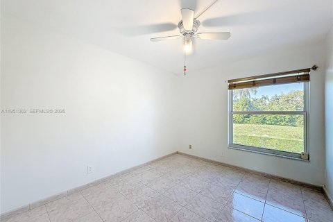 Touwnhouse à vendre à Hallandale Beach, Floride: 3 chambres, 193.52 m2 № 2005989 - photo 20