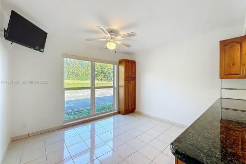 Touwnhouse à vendre à Hallandale Beach, Floride: 3 chambres, 193.52 m2 № 2005989 - photo 8