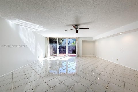 Touwnhouse à vendre à Hallandale Beach, Floride: 3 chambres, 193.52 m2 № 2005989 - photo 5