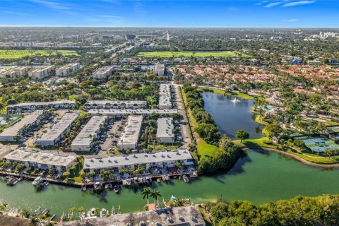 Touwnhouse à vendre à Hallandale Beach, Floride: 3 chambres, 193.52 m2 № 2005989 - photo 29