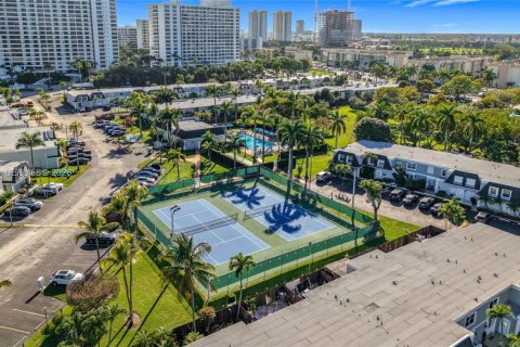 Touwnhouse à vendre à Hallandale Beach, Floride: 3 chambres, 193.52 m2 № 2005989 - photo 28
