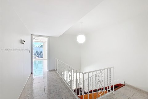 Touwnhouse à vendre à Hallandale Beach, Floride: 3 chambres, 193.52 m2 № 2005989 - photo 9