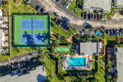 Touwnhouse à vendre à Hallandale Beach, Floride: 3 chambres, 193.52 m2 № 2005989 - photo 27