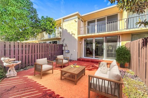 Touwnhouse à vendre à Hallandale Beach, Floride: 3 chambres, 193.52 m2 № 2005989 - photo 23