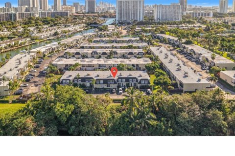 Touwnhouse à vendre à Hallandale Beach, Floride: 3 chambres, 193.52 m2 № 2005989 - photo 2