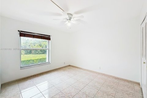 Touwnhouse à vendre à Hallandale Beach, Floride: 3 chambres, 193.52 m2 № 2005989 - photo 17