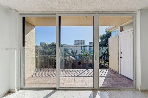 Touwnhouse à vendre à Hallandale Beach, Floride: 3 chambres, 193.52 m2 № 2005989 - photo 12