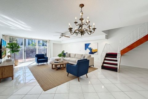 Touwnhouse à vendre à Hallandale Beach, Floride: 3 chambres, 193.52 m2 № 2005989 - photo 3