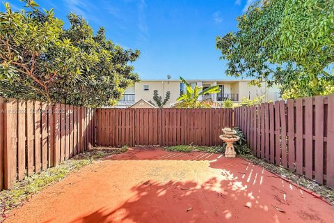 Touwnhouse à vendre à Hallandale Beach, Floride: 3 chambres, 193.52 m2 № 2005989 - photo 25