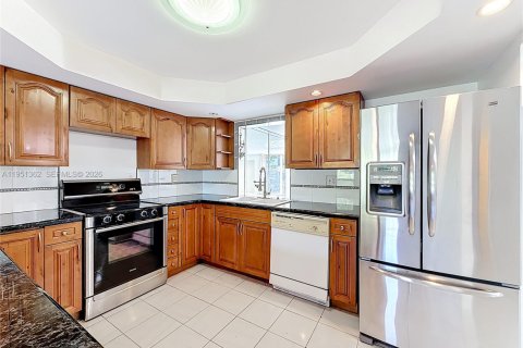 Touwnhouse à vendre à Hallandale Beach, Floride: 3 chambres, 193.52 m2 № 2005989 - photo 6