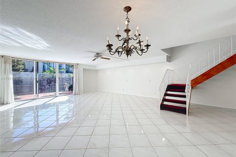 Touwnhouse à vendre à Hallandale Beach, Floride: 3 chambres, 193.52 m2 № 2005989 - photo 4