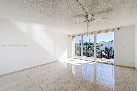 Touwnhouse à vendre à Hallandale Beach, Floride: 3 chambres, 193.52 m2 № 2005989 - photo 11