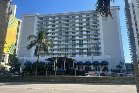 Снять в аренду кондоминиум в Санни-Айлс-Бич, Флорида 33.44м2, № 2026212 - фото 11