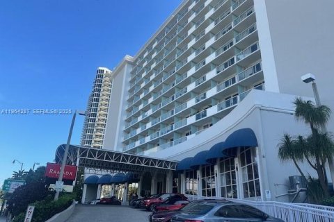 Снять в аренду кондоминиум в Санни-Айлс-Бич, Флорида 33.44м2, № 2026212 - фото 13