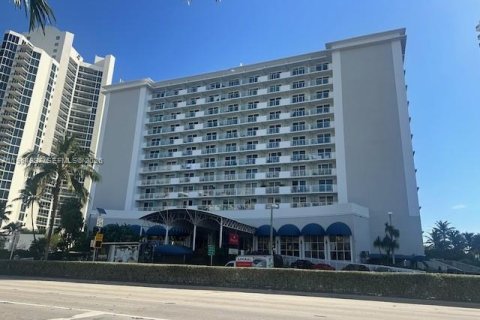 Снять в аренду кондоминиум в Санни-Айлс-Бич, Флорида 33.44м2, № 2026212 - фото 12