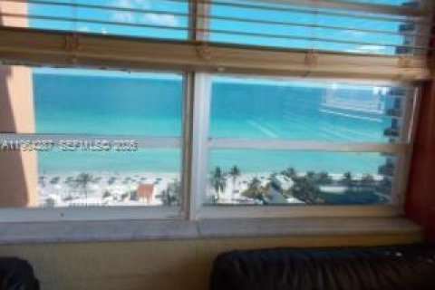 Снять в аренду кондоминиум в Санни-Айлс-Бич, Флорида 33.44м2, № 2026212 - фото 8