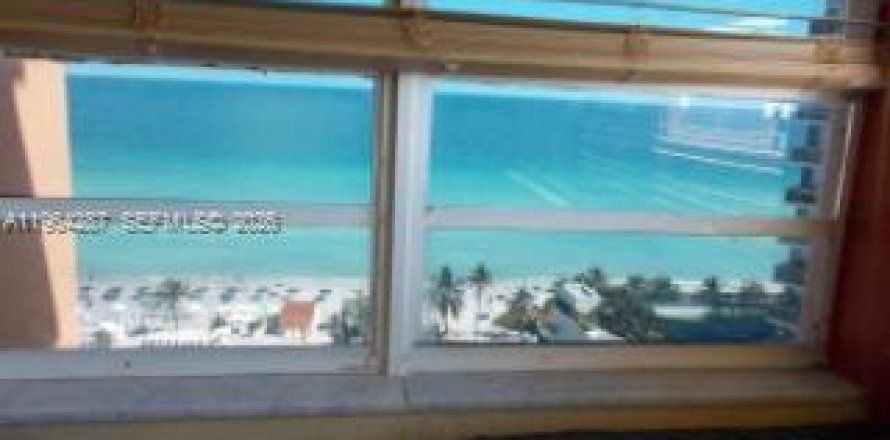 Студия в кондо в Санни-Айлс-Бич, Флорида № 2026212