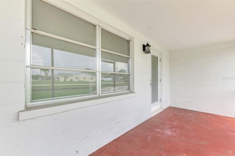 Villa ou maison à vendre à Englewood, Floride: 2 chambres, 77.48 m2 № 2284284 - photo 4