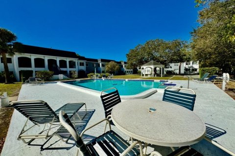 Condo in Saint Petersburg, Florida, 1 bedroom  № 2221458 - photo 30