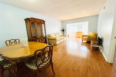 Condo in Saint Petersburg, Florida, 1 bedroom  № 2221458 - photo 11