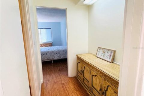 Condo in Saint Petersburg, Florida, 1 bedroom  № 2221458 - photo 17