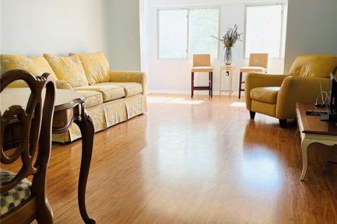 Condo in Saint Petersburg, Florida, 1 bedroom  № 2221458 - photo 3