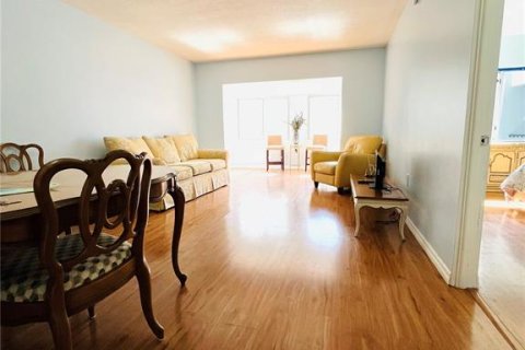 Condo in Saint Petersburg, Florida, 1 bedroom  № 2221458 - photo 6
