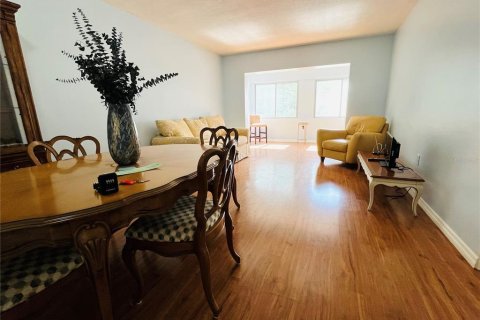 Condo in Saint Petersburg, Florida, 1 bedroom  № 2221458 - photo 4