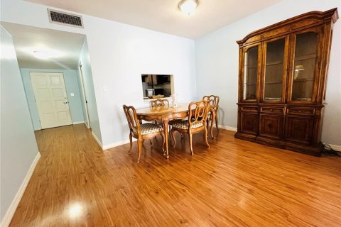 Condo in Saint Petersburg, Florida, 1 bedroom  № 2221458 - photo 10