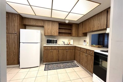 Condo in Saint Petersburg, Florida, 1 bedroom  № 2221458 - photo 22