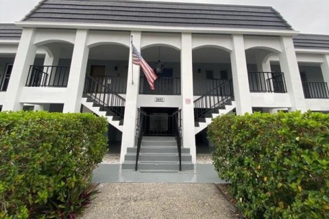 Condo in Saint Petersburg, Florida, 1 bedroom  № 2221458 - photo 28