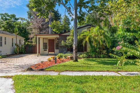 House in Orlando, Florida 4 bedrooms, 180.23 sq.m. № 2342096