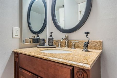 Condo in Saint Petersburg, Florida, 1 bedroom  № 791461 - photo 29