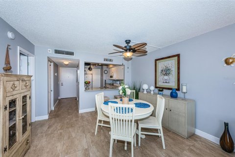 Condo in Saint Petersburg, Florida, 1 bedroom  № 791461 - photo 11