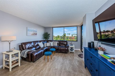 Condo in Saint Petersburg, Florida, 1 bedroom  № 791461 - photo 12