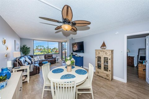 Condo in Saint Petersburg, Florida, 1 bedroom  № 791461 - photo 10