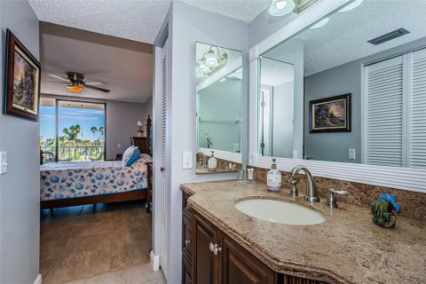 Condo in Saint Petersburg, Florida, 1 bedroom  № 791461 - photo 30
